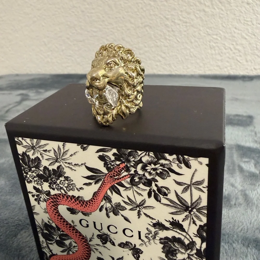 BRAND NEW Gucci Gold Lion Head Clear Crystal Size 10 / X-Small / 5.25